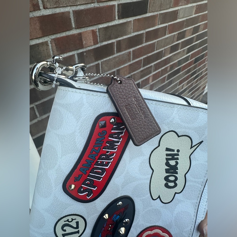 White Patch-Detail Shoulder Bag with Star Strap - Picture 3 of 11